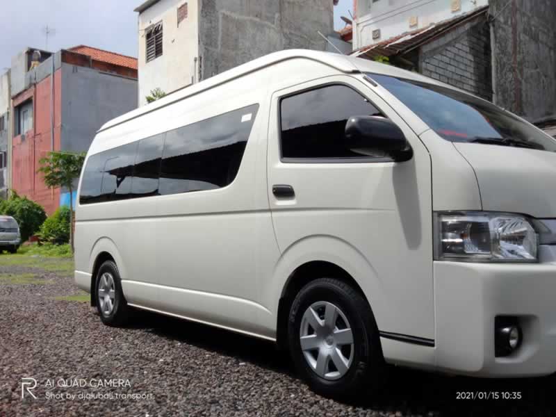 Layanan Jasa Travel Murah dari Bandara Juanda, Surabaya ke Pacitan pulang pergi (PP) dengan layanan antar jemput di alamat atau door to door service berangkat pagi dan sore setiap hari, kami melayani Travel Reguler perorangan, Carter, Paket dan Titipan Kilat dengan kendaraan terbaru dikelasnya Toyota Hiace sehingga memudahkan anda untuk bepergian dan kami selalu Solutip, Amanah, Terpercaya dalam melayani perjalanan anda.